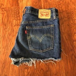 Levi’s 501 shorts size 28